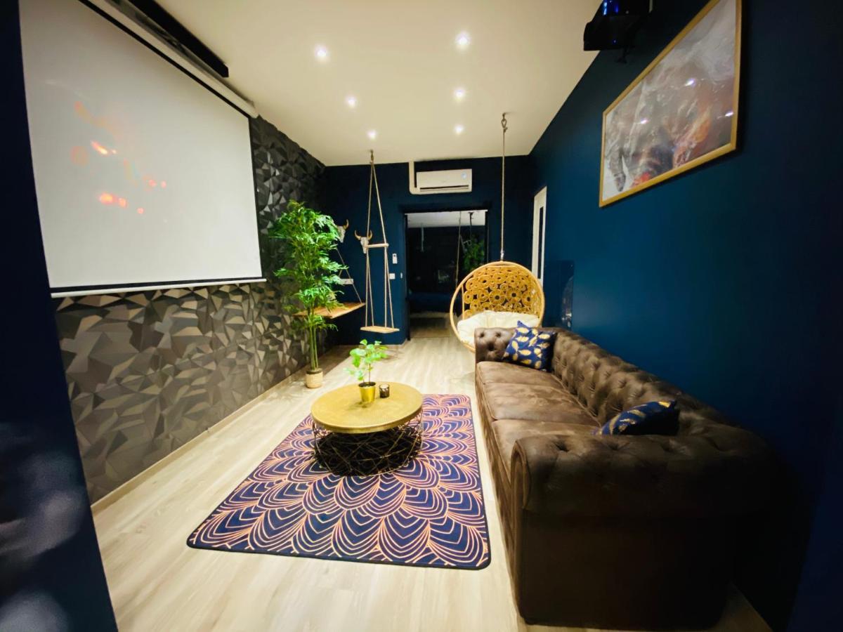 Capsule Temps Suspendu - Balneo, Home Cinema & Billard 瓦朗西纳 外观 照片